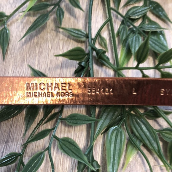 MICHAEL KORS WHITE POUCH & BELT - Picture 4 of 5